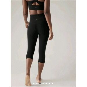 Athleta Elation Capri Leggings Black Charcoal Extra Small Athleisure Yoga Pants